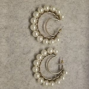 Hoop pearl earrings